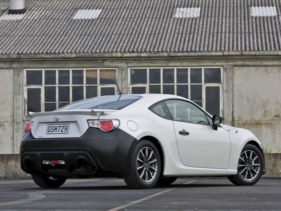  Toyota GT 86 RC 2012 года  (фото 3 из 11)